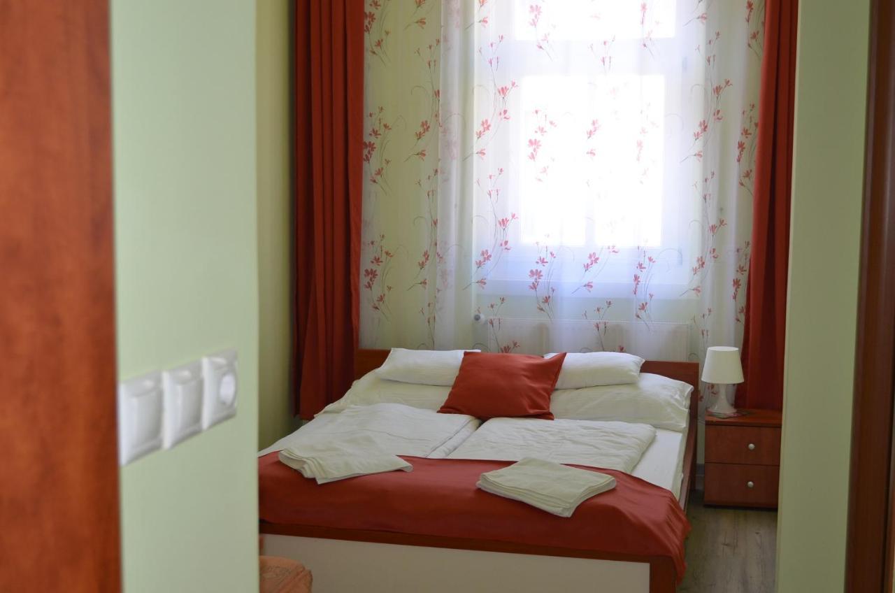 Holdfenyszallas Bed & Breakfast Szeged Exterior photo