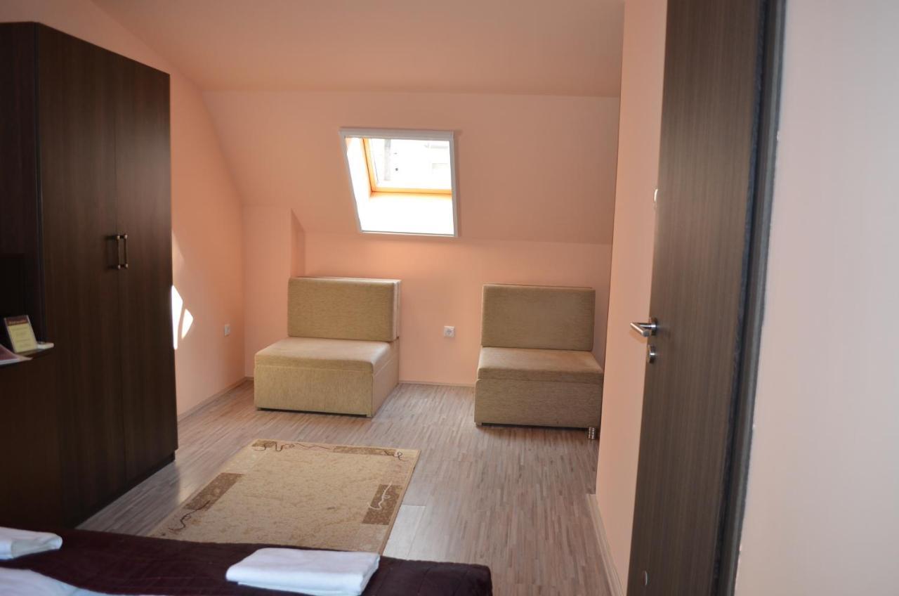 Holdfenyszallas Bed & Breakfast Szeged Exterior photo