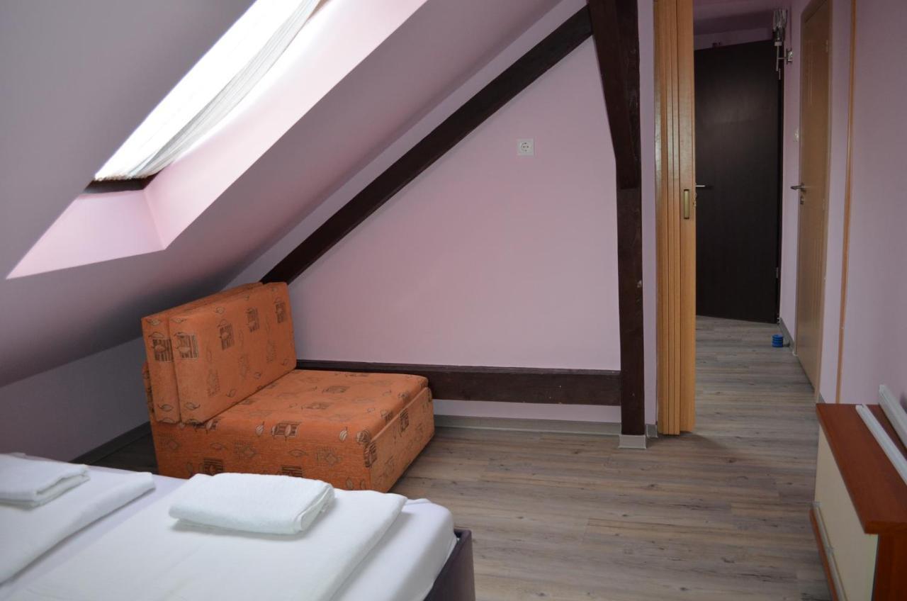 Holdfenyszallas Bed & Breakfast Szeged Exterior photo