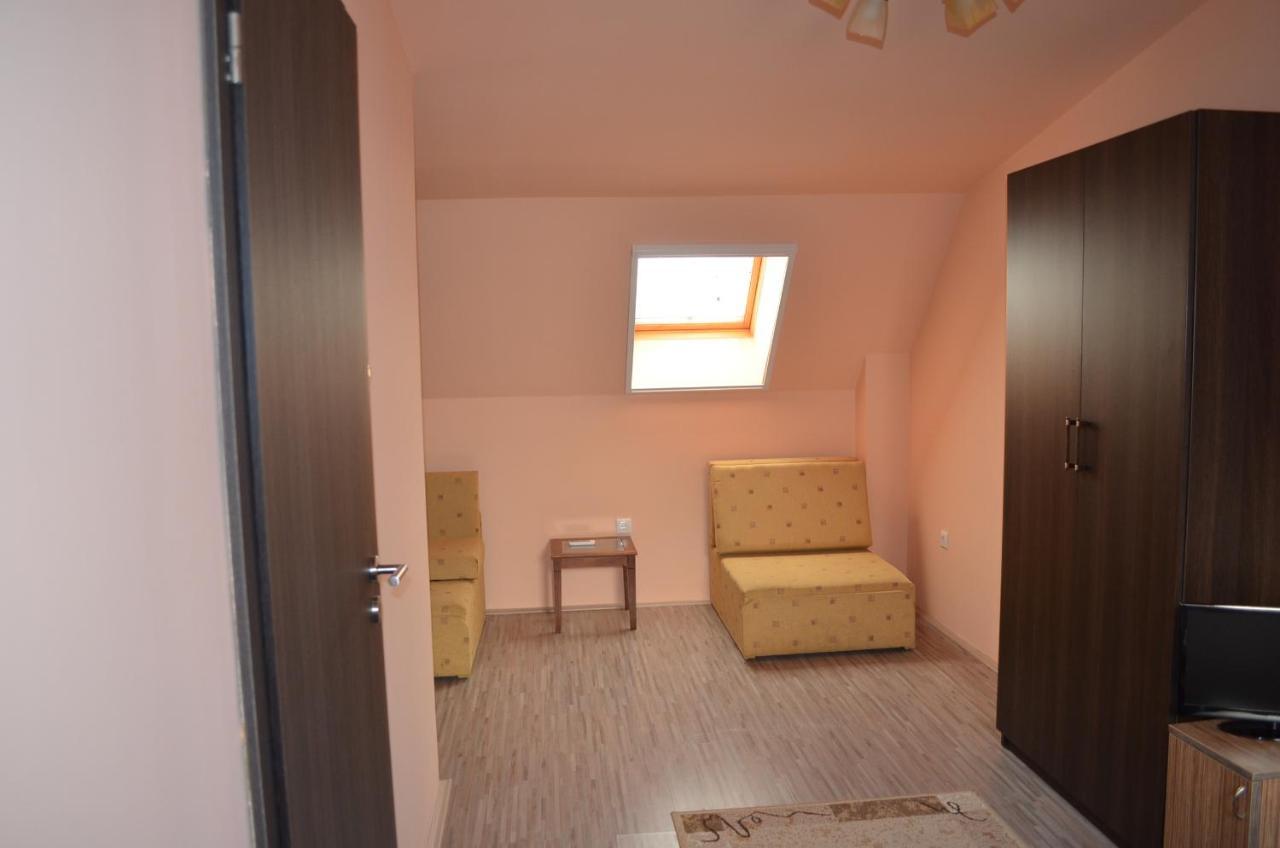 Holdfenyszallas Bed & Breakfast Szeged Exterior photo