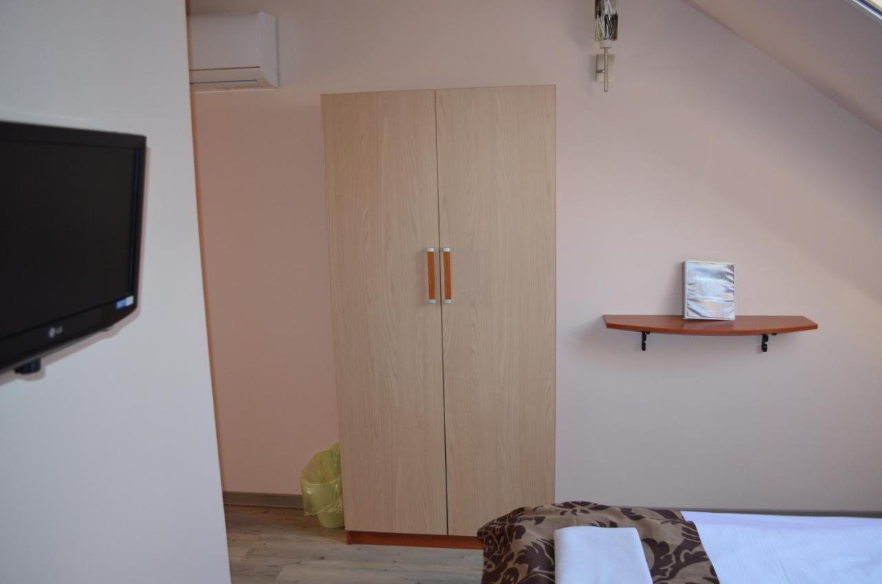 Holdfenyszallas Bed & Breakfast Szeged Exterior photo