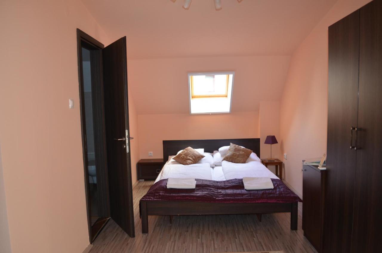 Holdfenyszallas Bed & Breakfast Szeged Exterior photo